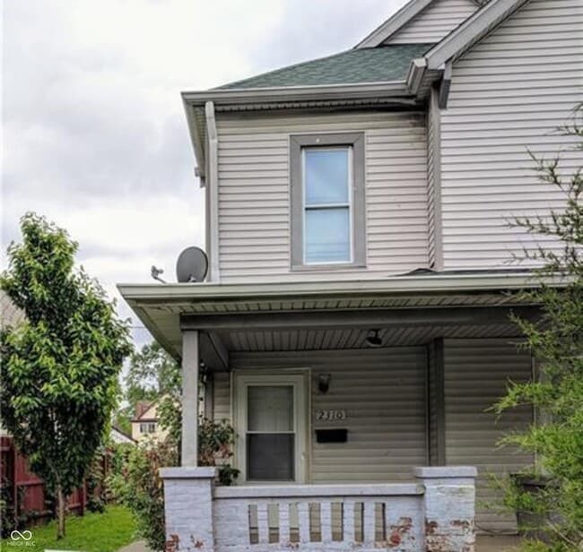 Primary Photo - 2310 N Kenwood Ave