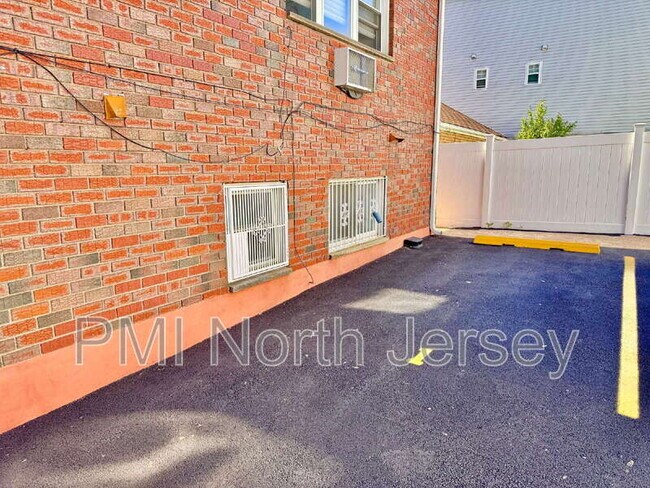 Building Photo - 9051 Palisade Ave
