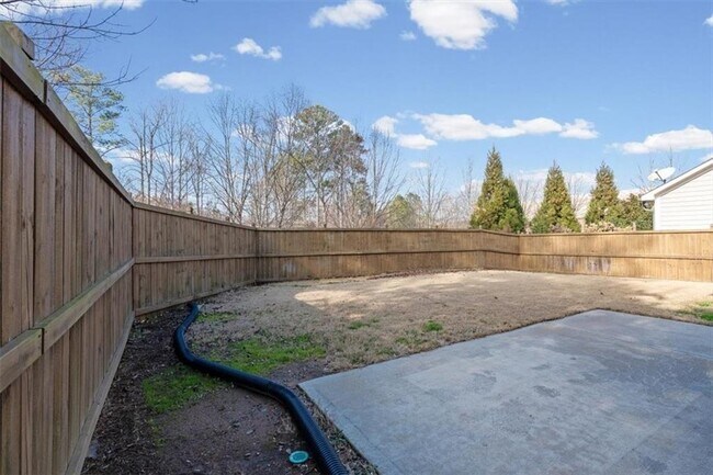 Building Photo - 204 Cardinal ln