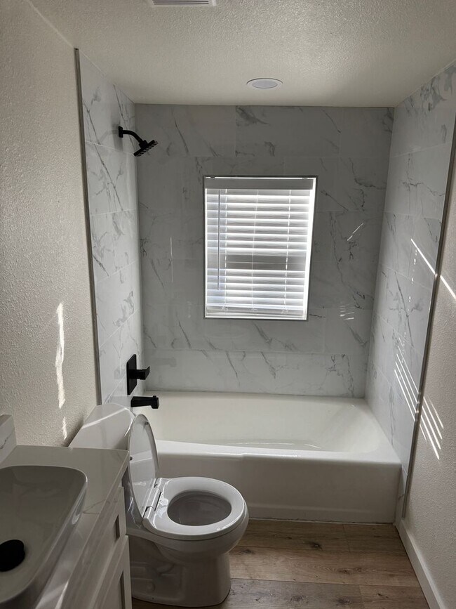 Building Photo - 4 bedroom 2 bath completely remodeled