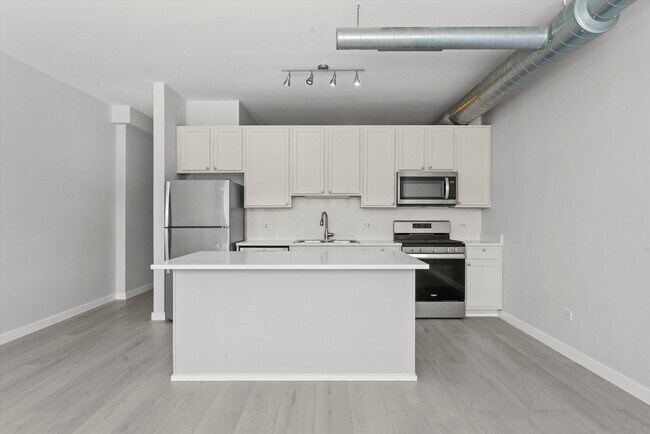 Building Photo - 1200 W Monroe St