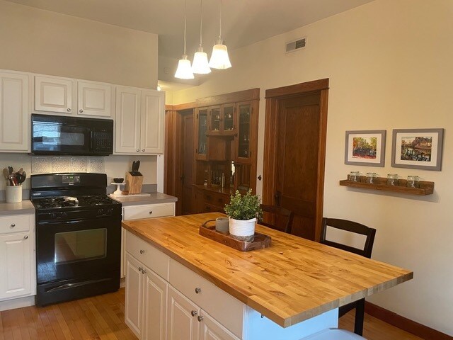 Building Photo - 2217 Rice W St