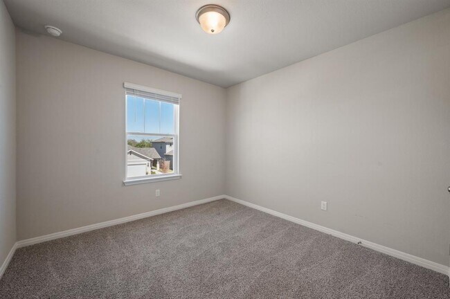 Building Photo - 529 View Dr