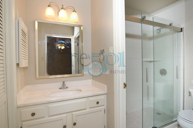 Building Photo - Check out the UPGRADES! Wow!