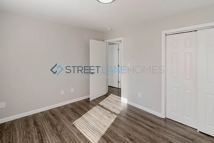 Building Photo - 610 16th Pl SW