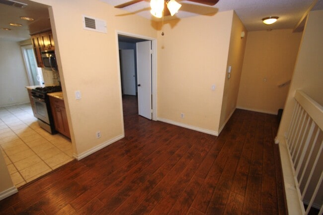 Building Photo - 2925 Wellesley Ct