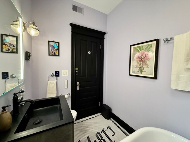 Building Photo - Fully Furnished 4-Bed, 2-Bath MAGNIFICENT ...