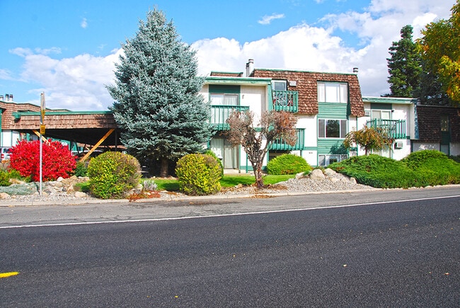 Building Photo - Spacious And Nicely Updated 2 bed 1 Bath Condo unit w/ full size laundry