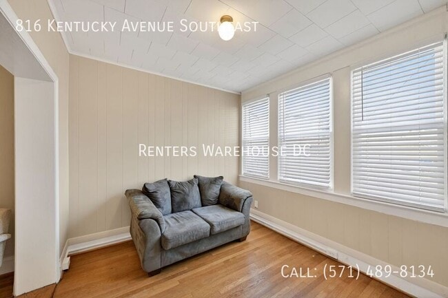 Building Photo - 816 Kentucky Ave SE