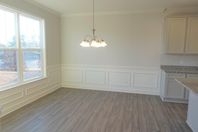 Building Photo - 2704 Millhone Dr