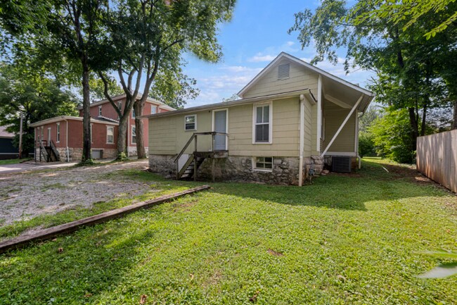 Building Photo - 1357 Park St