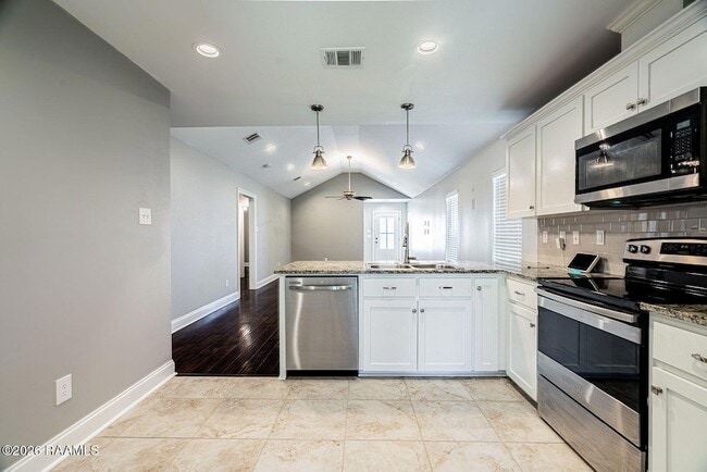 Building Photo - 319 Harvest Ln