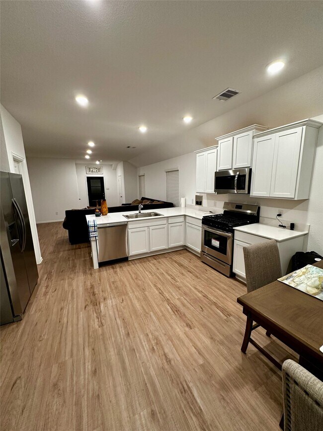 Building Photo - 2023 Foxtail Crk Ct