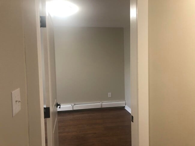 Building Photo - 18 Britton St