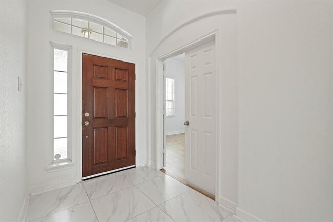 Building Photo - 9003 Creeks Gate Ct