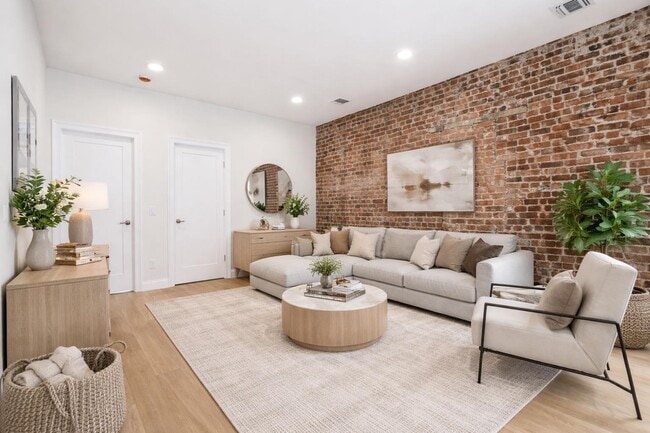 Building Photo - 233 1/2 Summit Ave