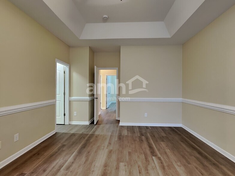 Building Photo - 5279 Crosswinds Rd