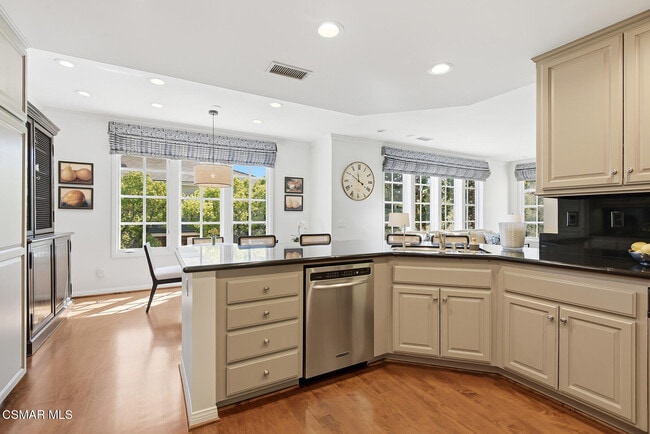 Building Photo - 2485 Waldemar St