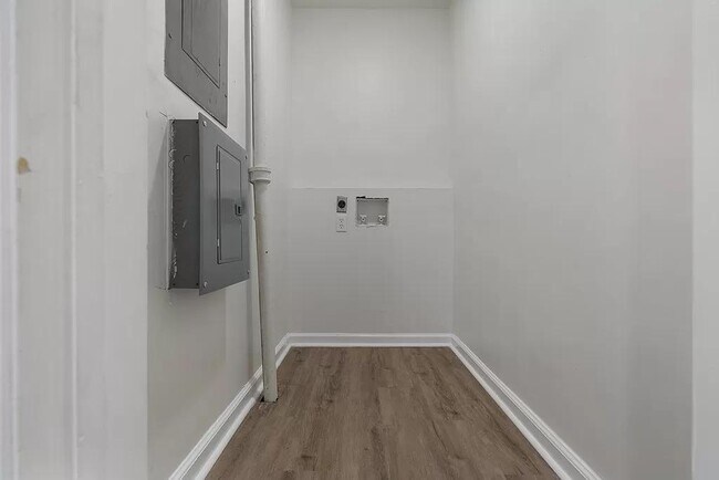 Building Photo - 803 Lichfield Rd