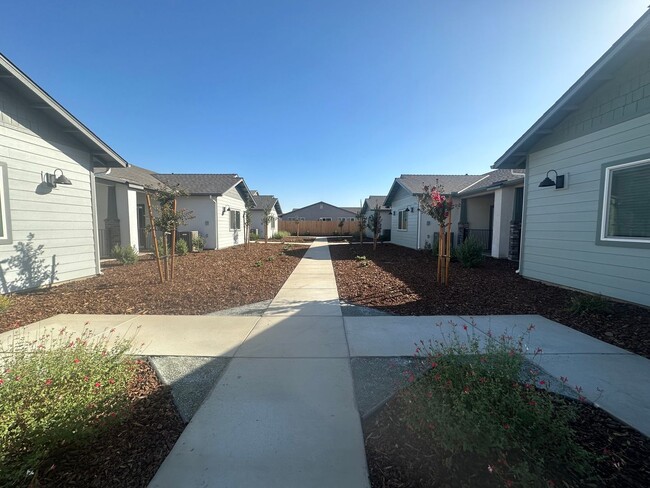 Building Photo - Wood Ranch Apartments 514
