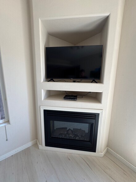 Building Photo - 400 Paradise Pky