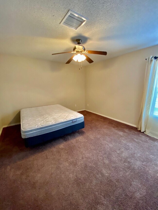 Building Photo - 14214 Lasso Rock Dr