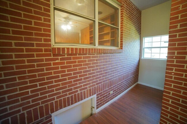 Building Photo - 1006 Frazier Ave