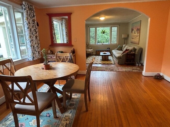 Building Photo - Charming Three Bedroom Two Bath Home on James Island, SC