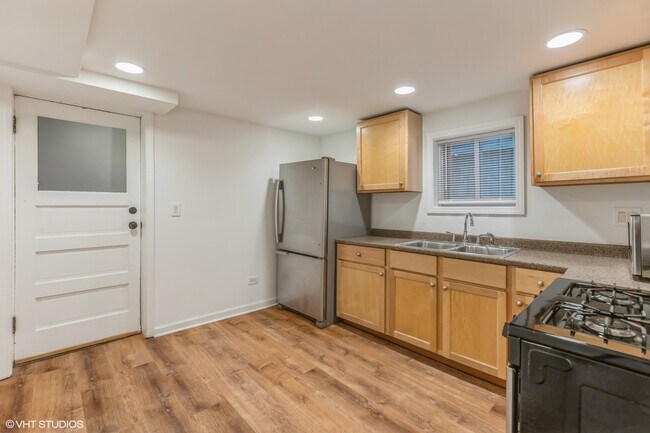 Building Photo - 3721 N Ashland Ave