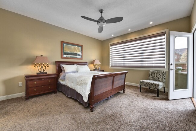Beautiful bedroom with walk-out to private upstairs deck - 532 Beachcliff Row Dr