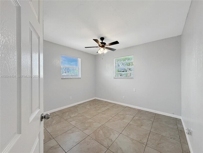 Building Photo - 533 NW 15th Way