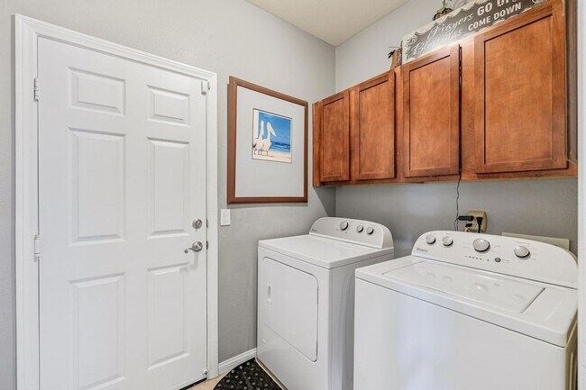 Building Photo - 12074 Tamar Dr