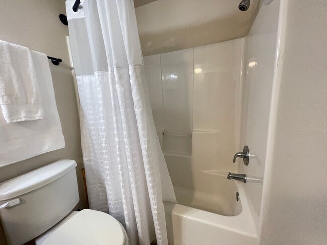 Building Photo - Furnished 2 bedroom 2 bath Condo - Apartment in a Gated Community,  Blue Eye, MO,  Near Branson, MO