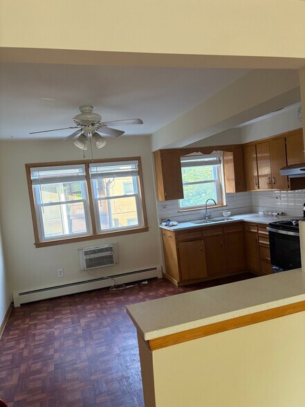 Building Photo - 3500 S Oak Park Ave