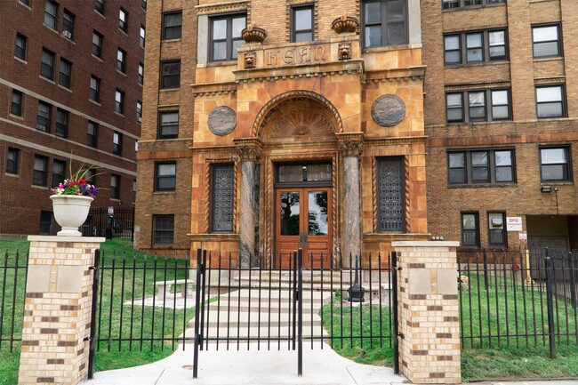 Building Photo - 8925 E Jefferson Ave