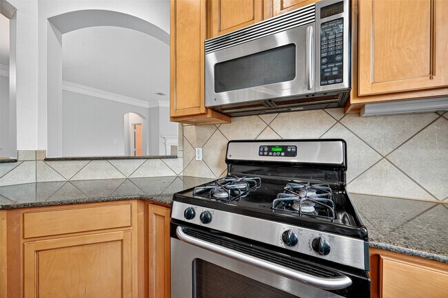 Building Photo - 6222 Skyline Dr