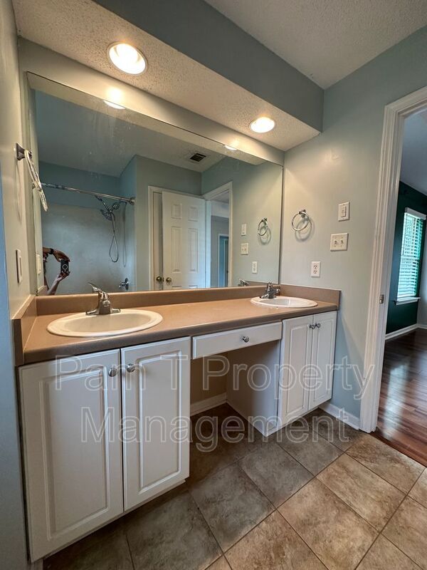 Building Photo - 190 Salt Landing Cir