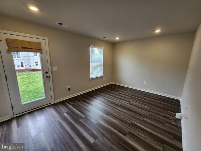 Building Photo - 114 Milburn Dr