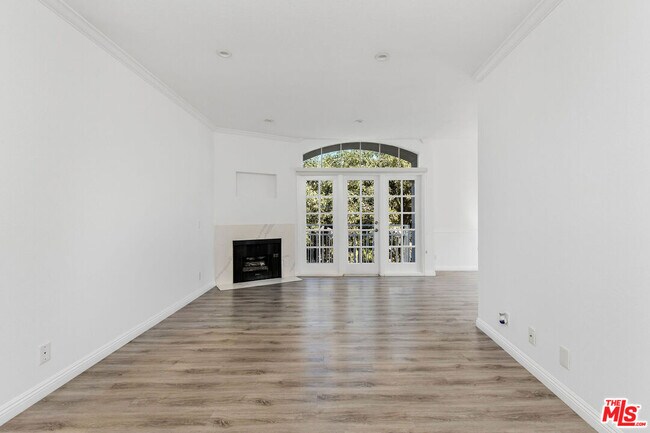 Building Photo - 9800 Vidor Dr