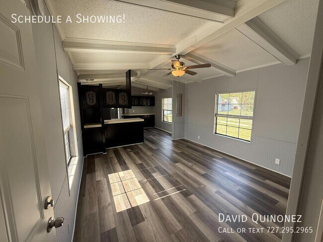 Building Photo - 5609 Lesteele-