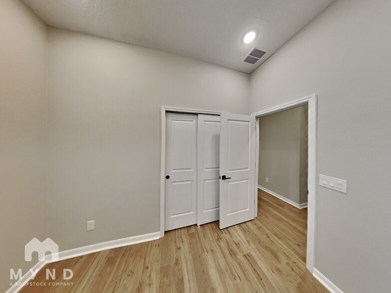 Building Photo - 660 Kimber Ln