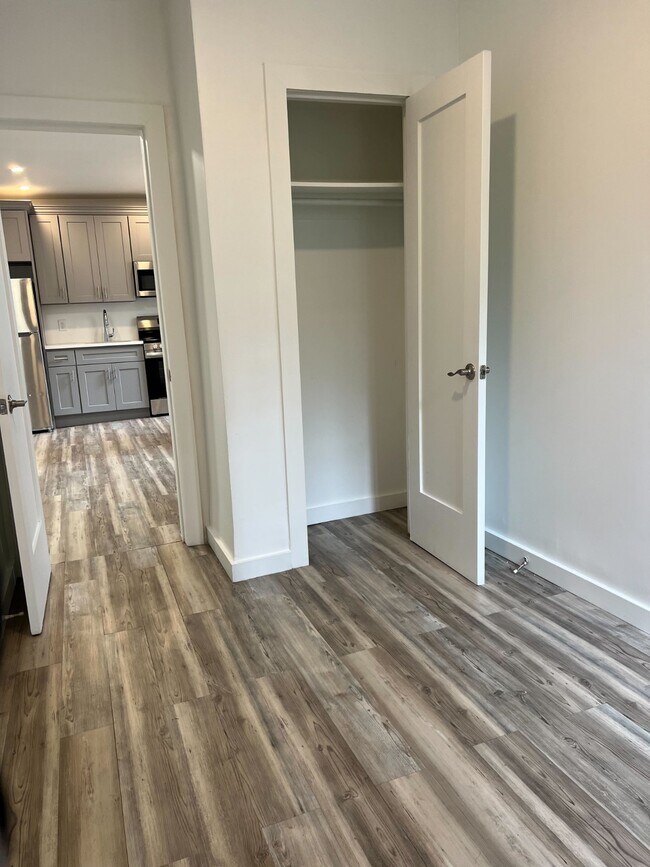 Building Photo - 20 Porach St