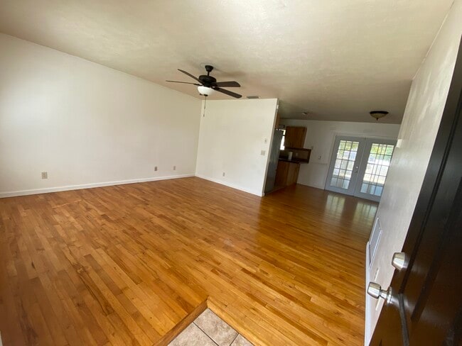 Building Photo - 5 Teak Loop Ln