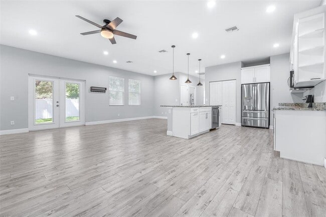 Building Photo - 1505 E North Bay St