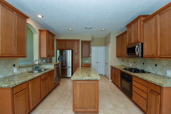Building Photo - 21223 Pennshore Ln