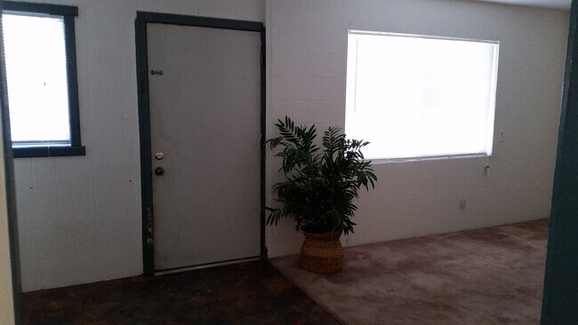 Building Photo - 1744 E Hedrick Dr