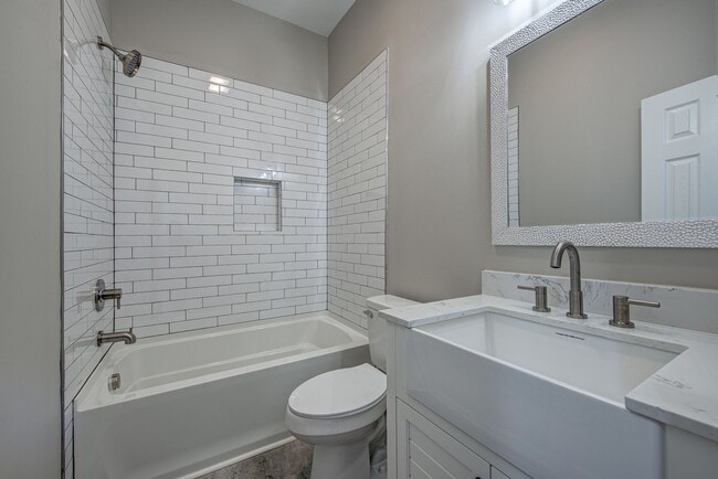 Building Photo - 21 Maple Ave