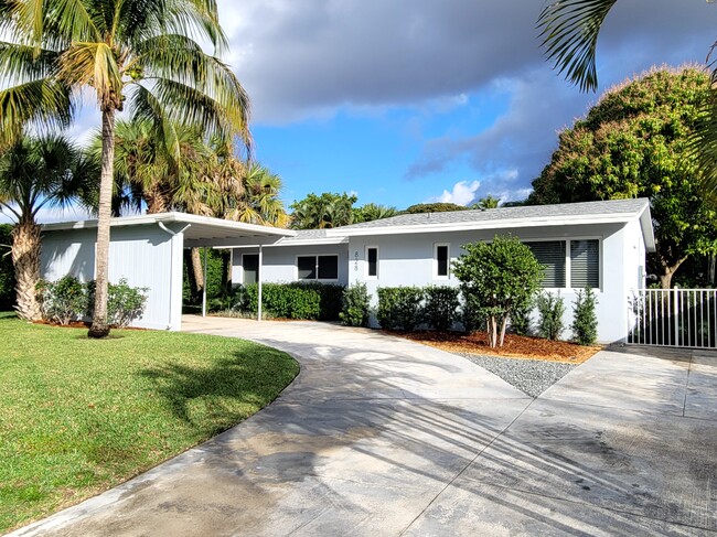 Building Photo - 828 Cinnamon Rd