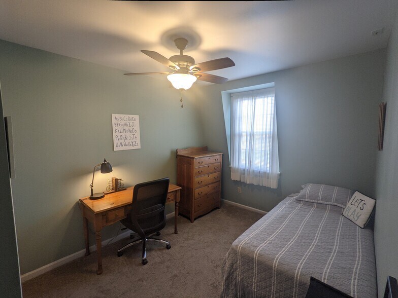 Bedroom #3 - 19 Ashinghurst Rd