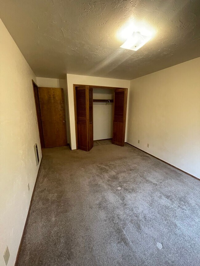 Building Photo - NW BEND Bungalow